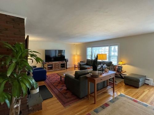 196 Crosby St, Arlington MA  02474-2246 exterior