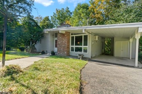 20 Robin Ln, Skyline Lakes NJ 07456-2932 exterior