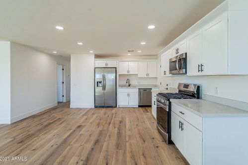 3202 Captain Dreyfus Ave, Phoenix AZ 85032-6706 exterior