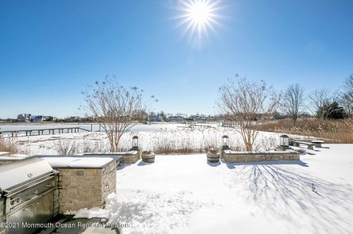 530 Little Silver Pt Rd, Little Silver NJ 07739-1736 exterior