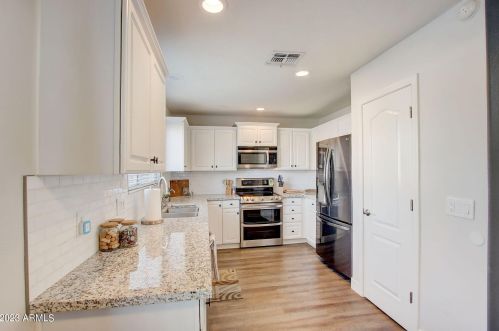 17806 13 Pl, Phoenix AZ 85014-1119 exterior