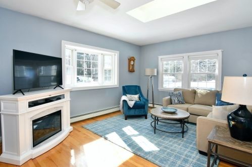 2037 Washington St, Braintree MA 02184-8623 exterior