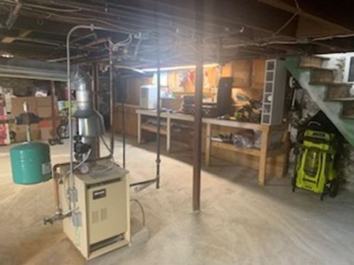 57 Oakland Ave, Methuen MA 01844-3673 exterior