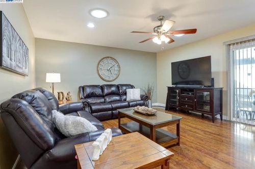 1476 Regent Dr, San Leandro CA 94577-5323 exterior