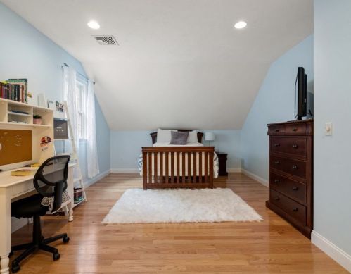 8 Clemmons St, Southborough MA  01772-1314 exterior