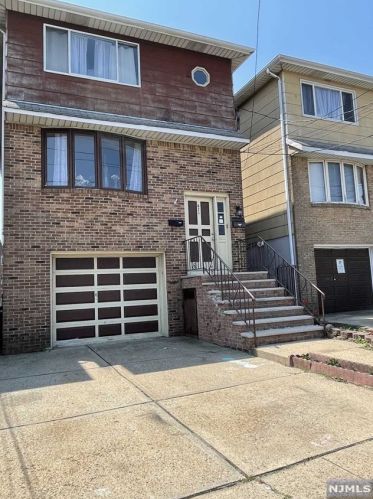 623 Sussex St, East Newark, NJ 07029-2213