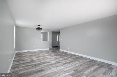 4 Willowwood Ct, Columbus NJ  08022-1025 exterior