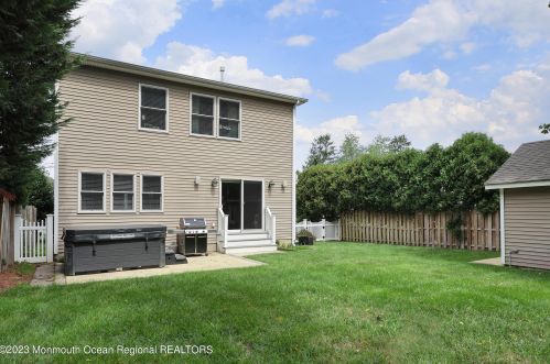 26 Orch Pl, Little Silver NJ 07739-1428 exterior