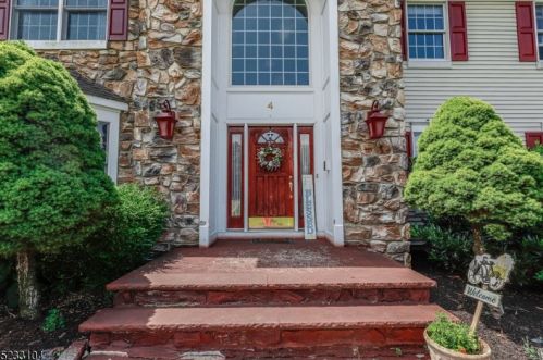 4 Hunter Ln, Milford, NJ 08848-2125