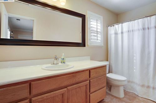 2349 Pacifica Ct, San Leandro CA 94577 exterior