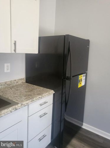 719 Delaware St, West Deptford, NJ 08066-1004