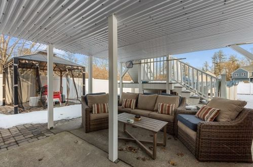 54 Apple Blossom Ln, Taunton MA 02780-4718 exterior