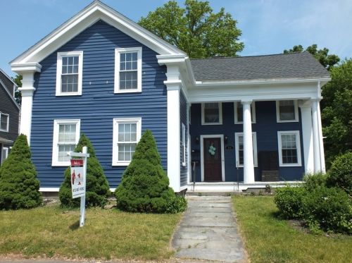 51 Court St, Montgomery, MA 01085-3507