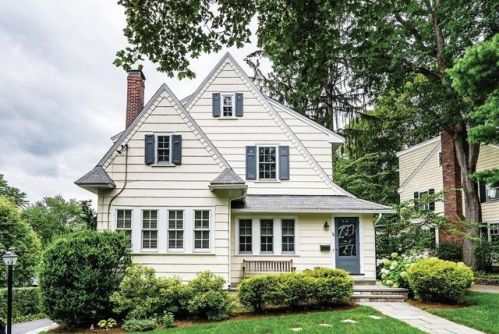 79 Hawthorne Ave, Newton, MA 02466-2817