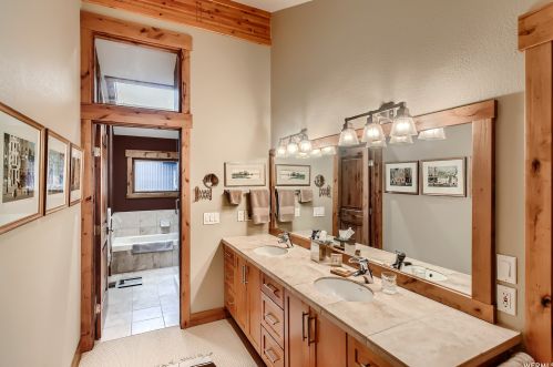 2539 Fairway Vlg Dr, Park City UT 84060-7023 exterior