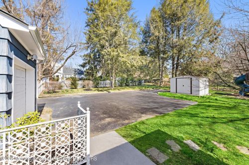 450 Branch Ave, Little Silver NJ  07739-1111 exterior