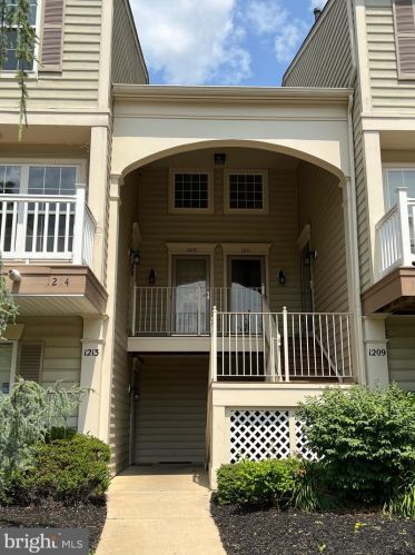 1215 Crestmont Dr, West Deptford, NJ 08051-2168