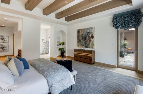 2020 Bethany Home Rd, Phoenix AZ 85014-2434 exterior