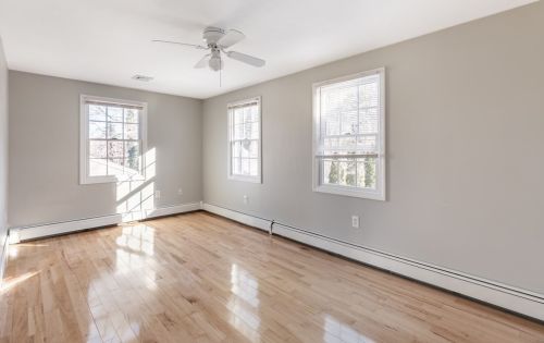 24 Harvey Ln, Whitman MA 02382-1948 exterior