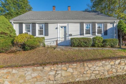 1093 Pleasant St, Weymouth, MA 02189-2600