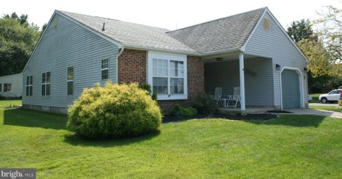 1 Pinecrest Dr, West Deptford, NJ 08096