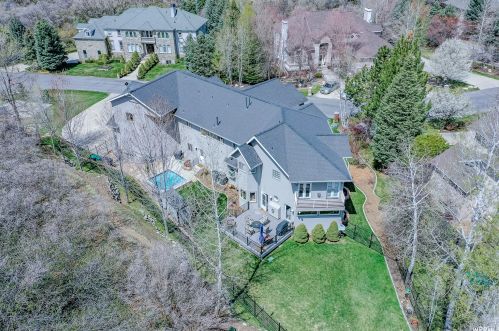 35 Lone Holw Dr, Sandy UT 84092-5530 exterior