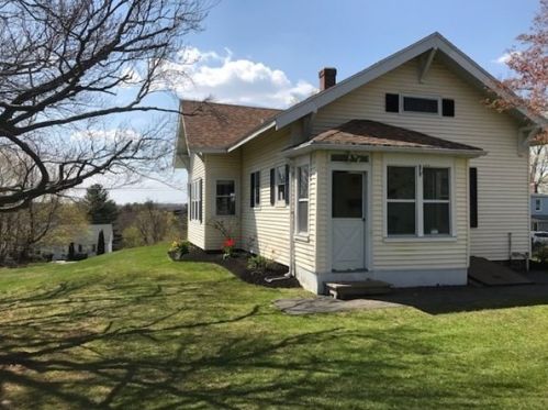 183 Pleasant St, Leicester, MA 01524-1421