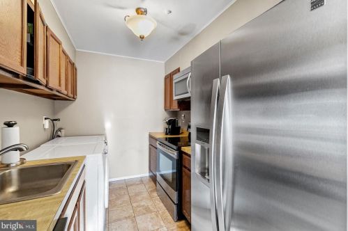 16 Maplewood Ct, West Deptford NJ 08066-2406 exterior