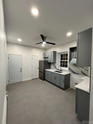 92 Warren St, Carteret NJ  07008-3331 exterior