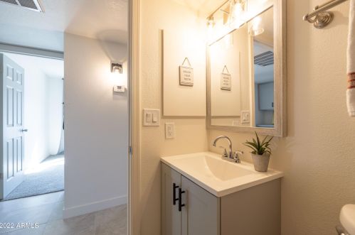 6932 Beatrice St, Phoenix AZ 85043-2397 exterior