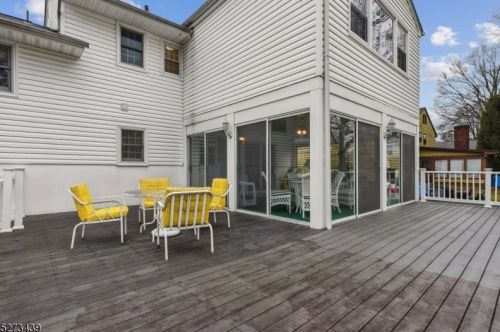 47 Ronald Dr, East Hanover NJ  07936-1420 exterior