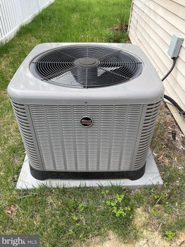 124 Hannold Blvd, West Deptford NJ  08096-1815 exterior