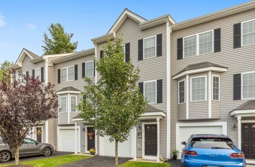 8 Whispering Pine Cir, Worcester, MA 01606-1190