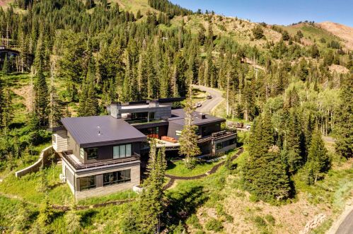 143 White Pne Cyn Rd, Park City UT 84060-6505 exterior