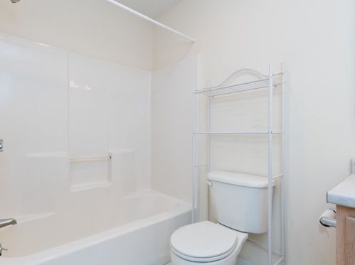 20 Saffron Dr, Worcester MA 01605-4024 exterior