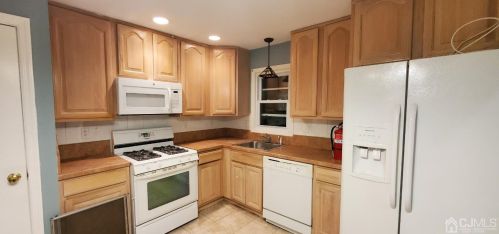 77 Jackson Ave, Carteret NJ  07008-1641 exterior