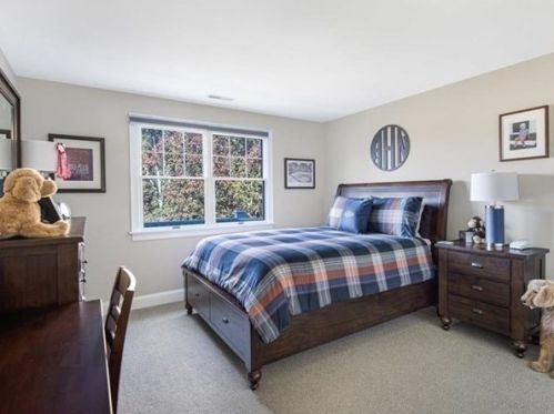 4 Sayles Rd, Hingham MA 02043-2678 exterior