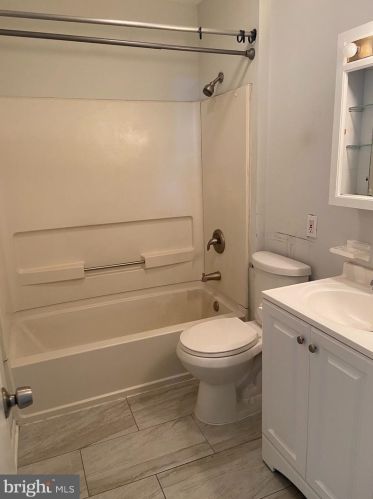 542 Griscom Dr, West Deptford NJ  08096-2812 exterior