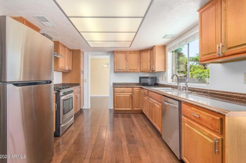 2428 Acoma Dr, Phoenix AZ 85032-4855 exterior