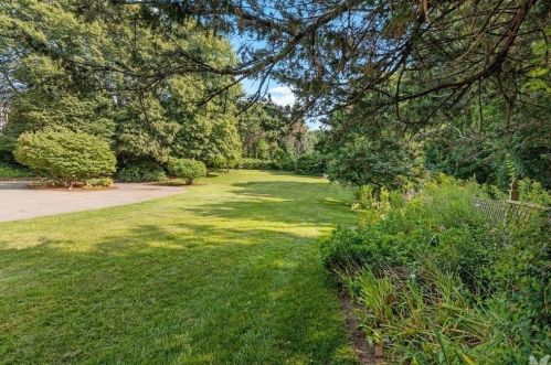 121 Warren Ave, Plymouth MA 02360-2427 exterior