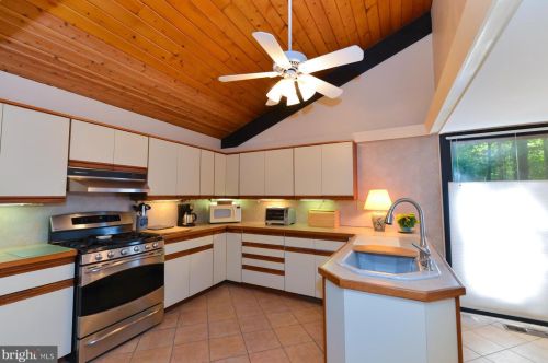 23 Linden Ave, West Deptford NJ 08051-1541 exterior