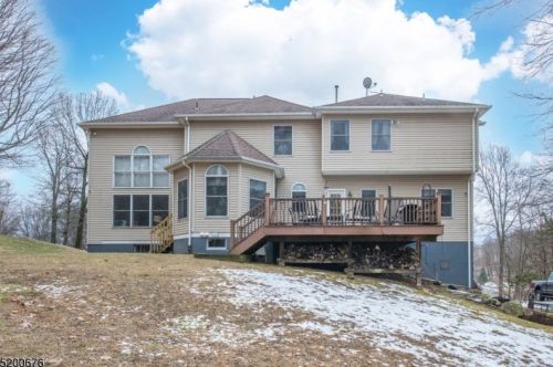 8 Jenny Ln, Wantage NJ  07461-4550 exterior