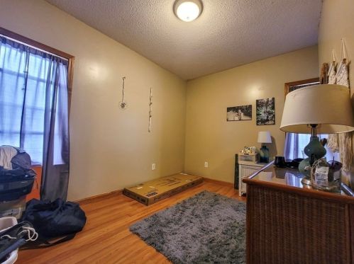 2 Barrett St, Fall River MA 02724-3302 exterior