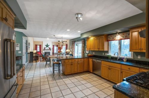 1 Belmont Ln, North Reading MA 01864-2329 exterior