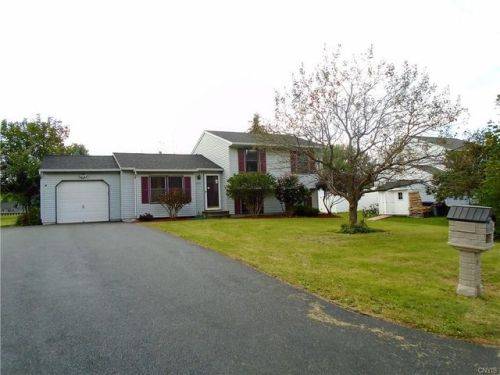 8573 Tartan Dr, Cicero, NY 13039-9207