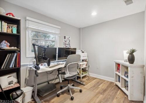 41 Cutter Dr, East Hanover NJ  07936-3047 exterior