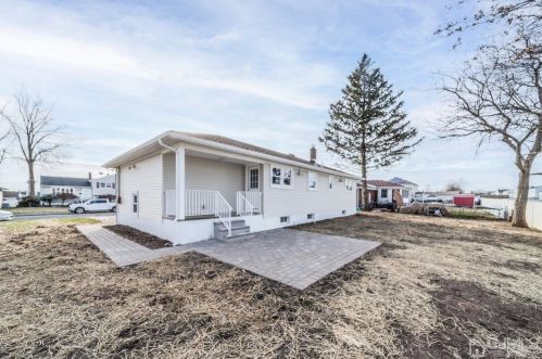 4 Charlotte St, Carteret NJ  07008-2321 exterior