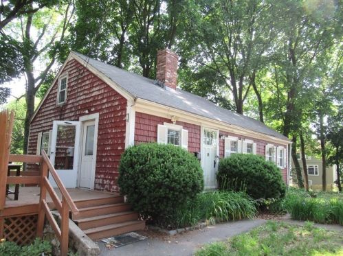 7 Lewis Ct, Hingham, MA 02043-2723