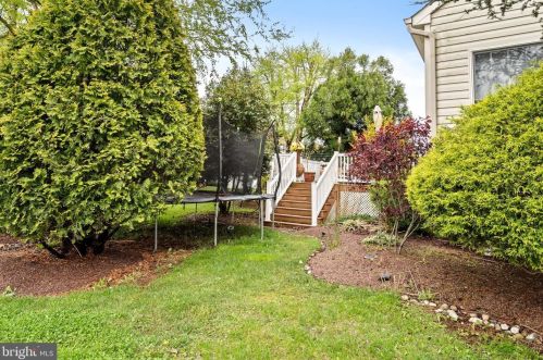 5 Wheatfield Ct, Columbus NJ  08022-1977 exterior