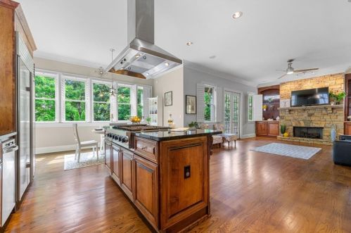 1789 Buckhead Vly Ln, Atlanta GA 30324-2795 exterior